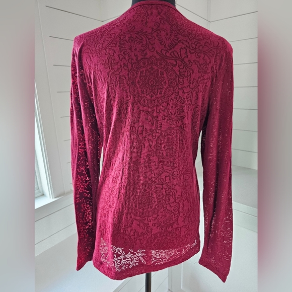 Mudd long sleeve top with pretty lace design - Picture 2 of 5